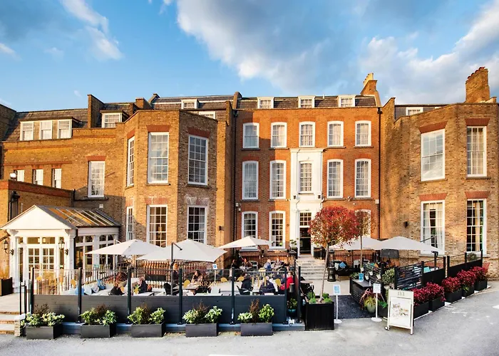Top Richmond Hotels for Memorable UK Visits